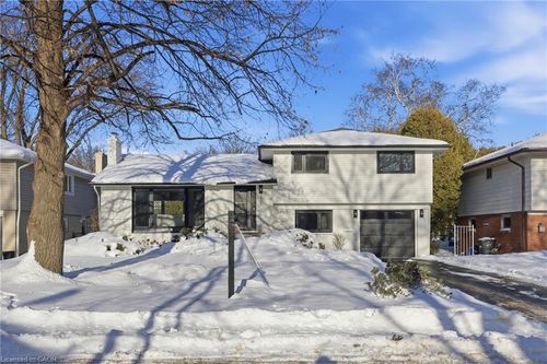 257 Strathcona Dr, Burlington, ON, L7L2C9 | Card Image