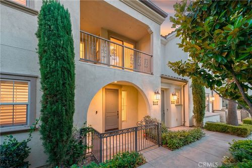 557 S Kroeger St, Anaheim, CA, 92805-4728 | Card Image