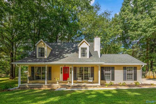 110 Raleigh Way, Huntsville, AL, 35811-8556 | Card Image