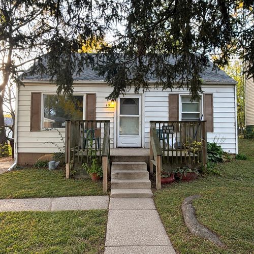 419 S Henrietta Ave, Rockford, IL, 61102-1833 | Card Image
