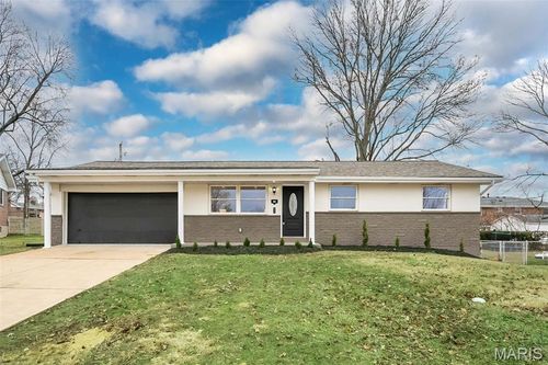 9612 Myra Ct, Affton, MO, 63123-6220 | Card Image