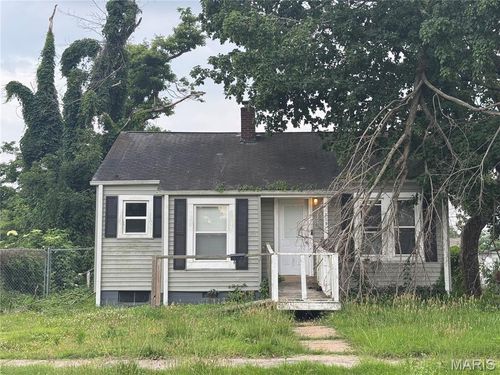319 Benton St, Sikeston, MO, 63801-3055 | Card Image