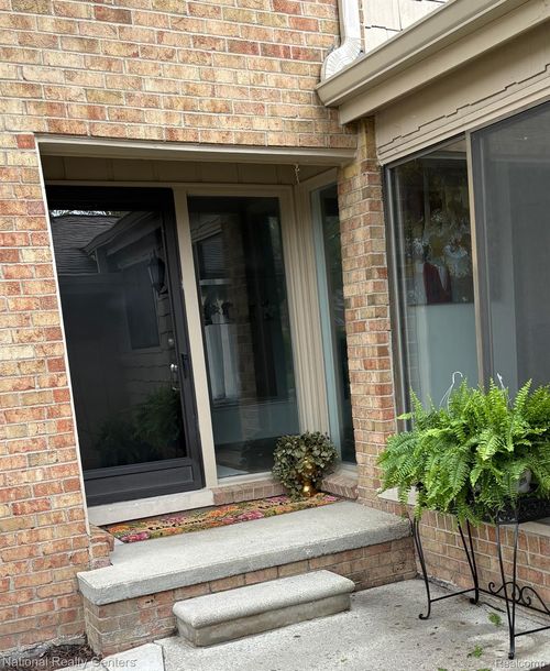 7103 Pebble Park Dr, West Bloomfield, MI, 48322-3506 | Card Image