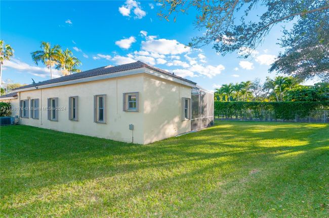 885 - 885 Tanglewood Cir, House other with 3 bedrooms, 2 bathrooms and null parking in Weston FL | Image 2