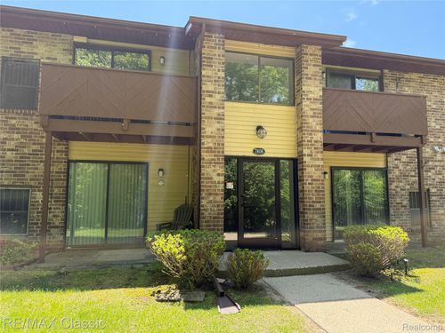 103-7806 Manor Cir, Westland, MI, 48185-6512 | Card Image