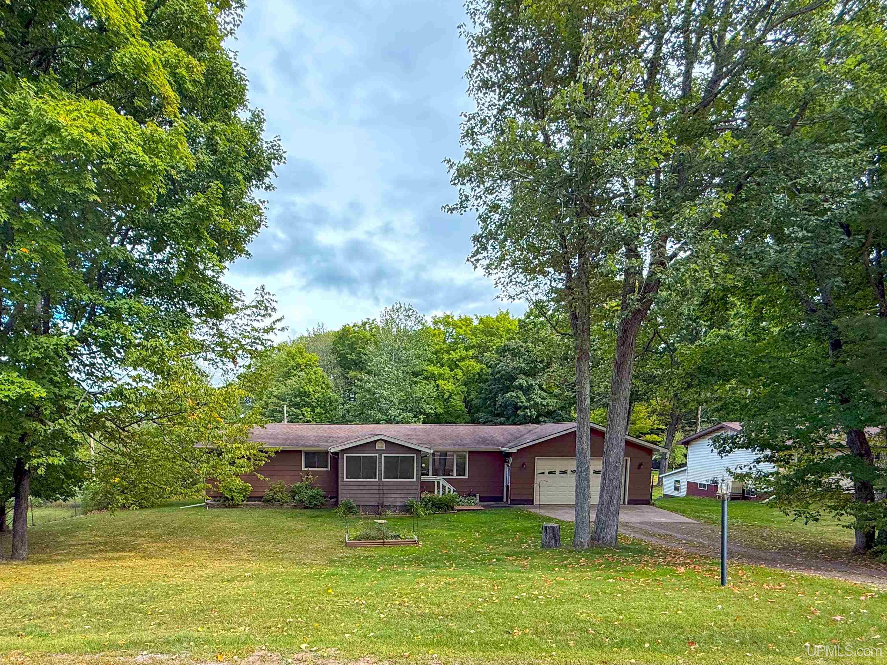 Crestview Dr, Gwinn, MI 49841