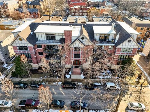 4a-622 Forest Ct, Clayton, MO, 63105-3374 | Card Image