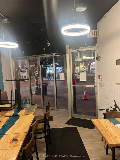 648 College St, Toronto, ON, M6G1B8 | Card Image