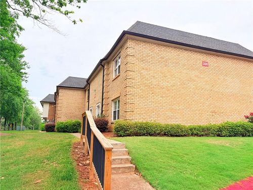 e-300 Winding River Dr, Atlanta, GA, 30350-1949 | Card Image