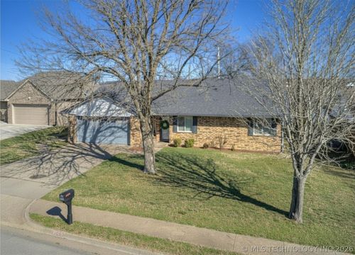 3000 Loris Ln, Bartlesville, OK, 74006-6523 | Card Image