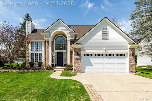403 Pine Creek Ct, Waterford, MI, 48327-1587 | Card Image