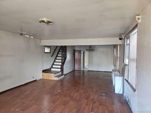 149 20th Ave, Whitestone, NY, 11357-3131 | Card Image