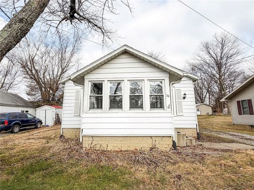 34 W Walnut St, Albion, IL, 62806-1132 | Card Image