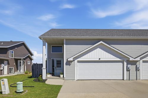 1255 4th St Nw, West Fargo, ND, 58078-3935 | Card Image