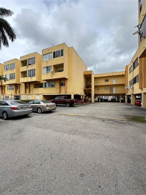 apt-234-1555 W 44th Pl, Hialeah, FL, 33012-7838 | Card Image