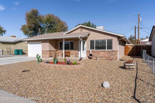 2108 E 11th St, Farmington, NM, 87401-7504 | Card Image