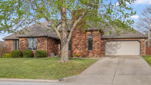 3994 N Pickwick Ave, Springfield, MO, 65803-5925 | Card Image