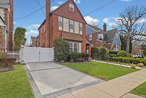 6 Dubonnet Rd, Valley Stream, NY, 11581-3422 | Card Image