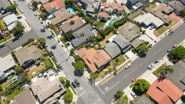 1660 Catalina Ave, House other with 3 bedrooms, 3 bathrooms and 1 parking in Seal Beach CA | Image 52