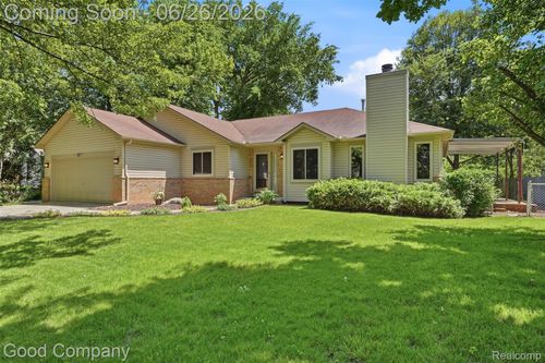 21466 Ruth St, Farmington Hills, MI, 48336-4744 | Card Image