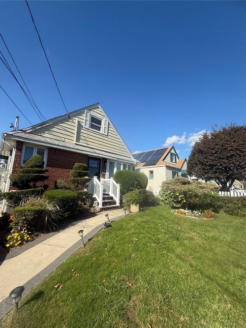 150 Jacob St, Elmont, NY, 11003-2228 | Card Image