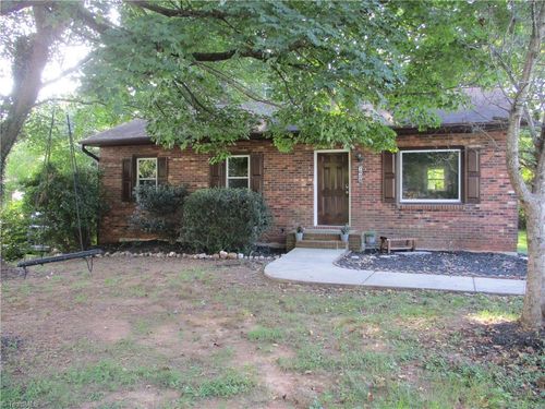 7638 Pine St, Rural Hall, NC, 27045-9362 | Card Image