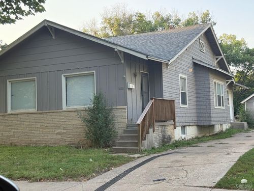 1020 Bertrand St, Manhattan, KS, 66502-5126 | Card Image