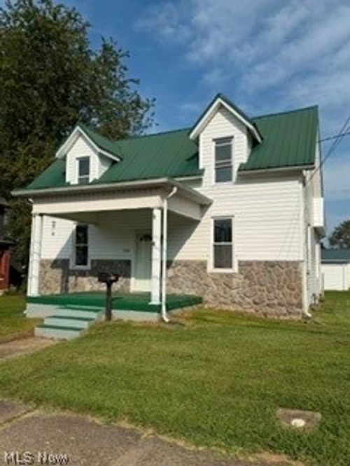 709 Highland Ave, Williamstown, WV, 26187-1617 | Card Image