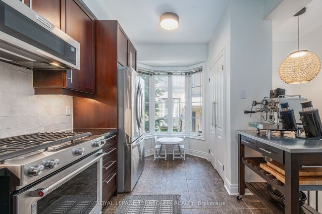 8 - 245 Van Dusen Blvd, House attached with 3 bedrooms, 3 bathrooms and null parking in Etobicoke ON | Image 6