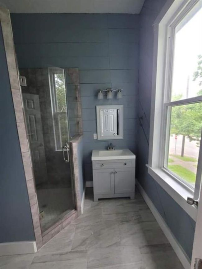 117-123 - 117 N Avenue A, Home with 3 bedrooms, 2 bathrooms and null parking in Freeport TX | Image 5