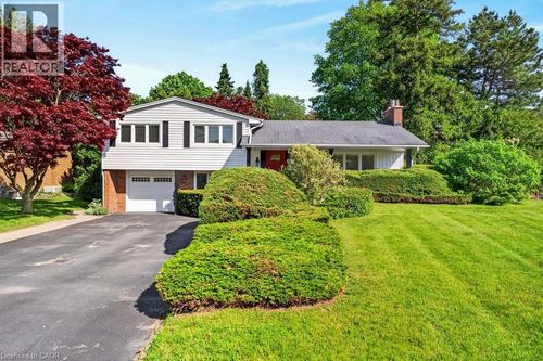 4008 Apple Valley Lane, Burlington, ON, L7L1E7 | Card Image