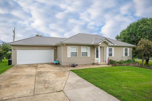 711 Everville Dr, Livingston, TN, 38570-6071 | Card Image