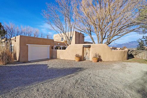 9 Hilltop Rd, Ranchos De Taos, NM, 87557-9728 | Card Image
