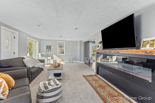 16096 Apple Ave, Casnovia, MI, 49318-9632 | Card Image