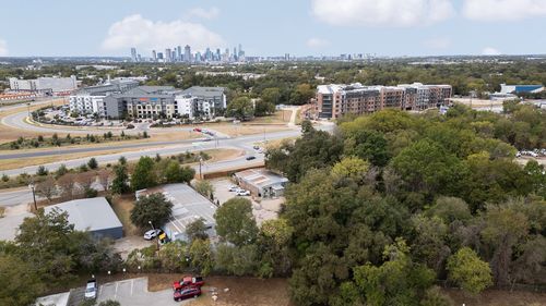 729 Airport Blvd, Austin, TX, 78702-4103 | Card Image