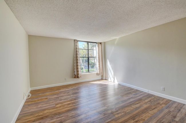 UNIT-202 - 16 Royal Palm Way, Condo with 2 bedrooms, 2 bathrooms and null parking in Boca Raton FL | Image 22