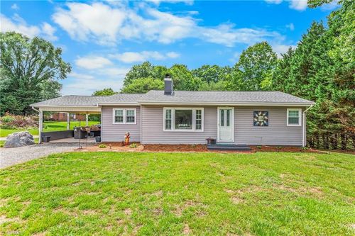 1453 Longtown Rd, Yadkinville, NC, 27055-5243 | Card Image