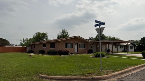 1306 E Wallace St, Llano, TX, 78643-2471 | Card Image