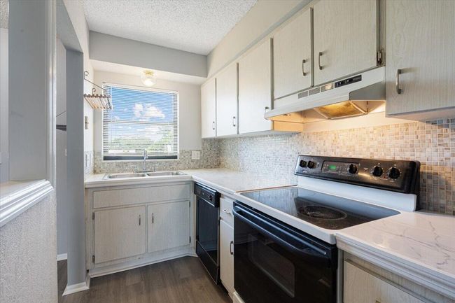 6 - 1300 Seaway Dr, Condo with 2 bedrooms, 2 bathrooms and null parking in Fort Pierce FL | Image 8