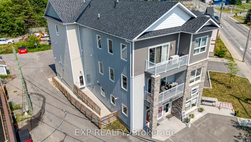 17 Moore St, Carleton Place, ON, K7C2R4 | Card Image