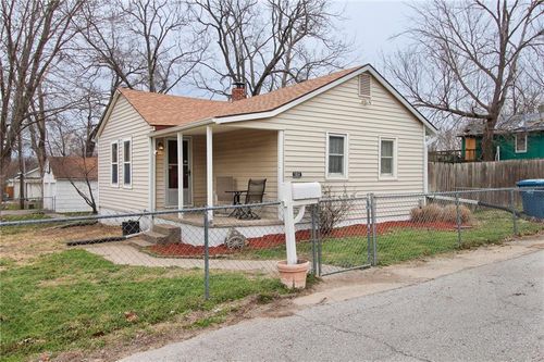 1014 Smith Ave, Independence, MO, 64050-4017 | Card Image