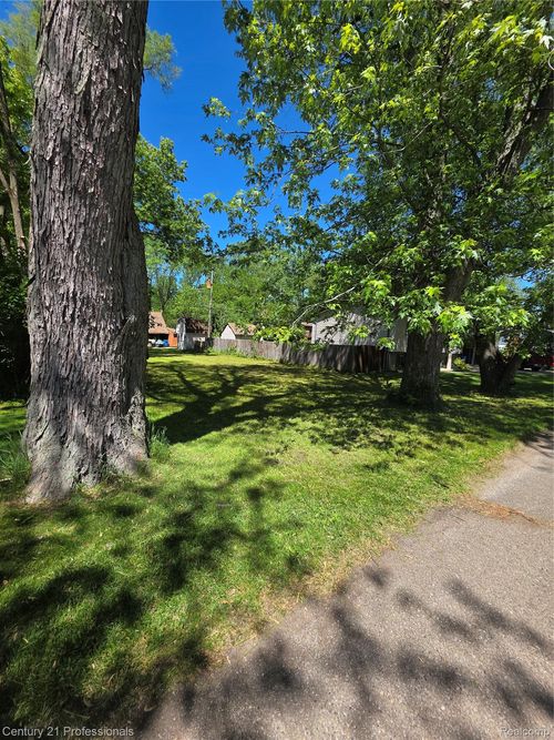 NA Vl Rio Vista, Commerce Charter Township, MI, 48382 | Card Image