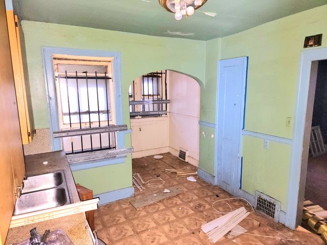 5953 Lakeview St, House other with 3 bedrooms, 2 bathrooms and null parking in Detroit MI | Image 4