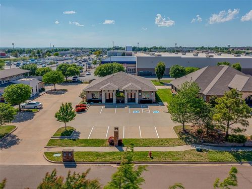 100-and-110-500 Merchant Dr, Norman, OK, 73069-6586 | Card Image