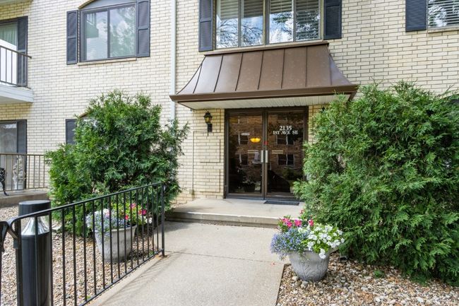 Front Entrance | Image 31