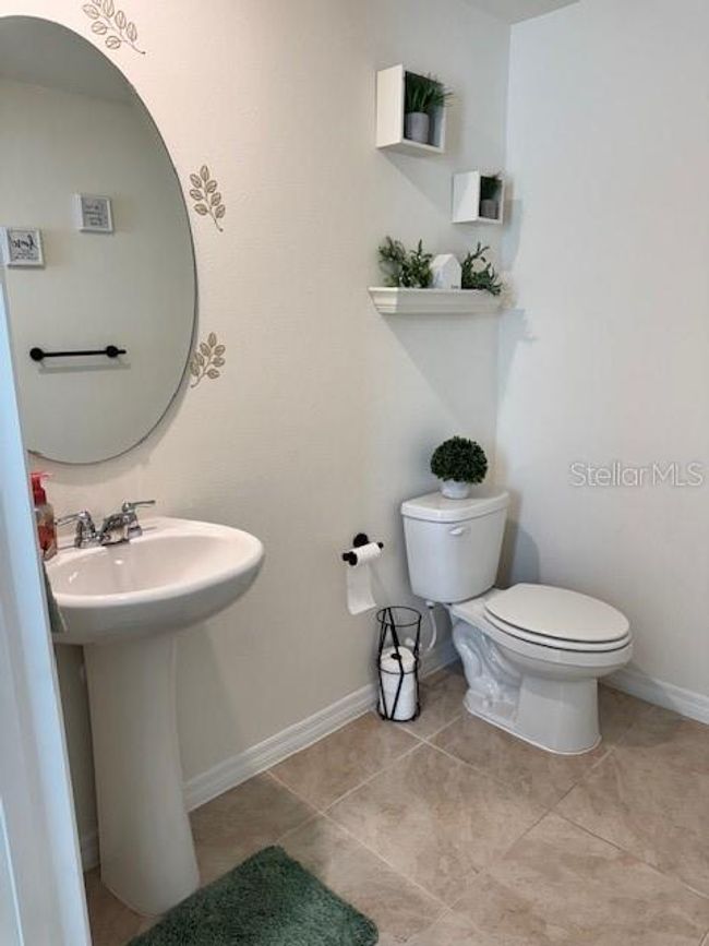 half bathroom2 | Image 17