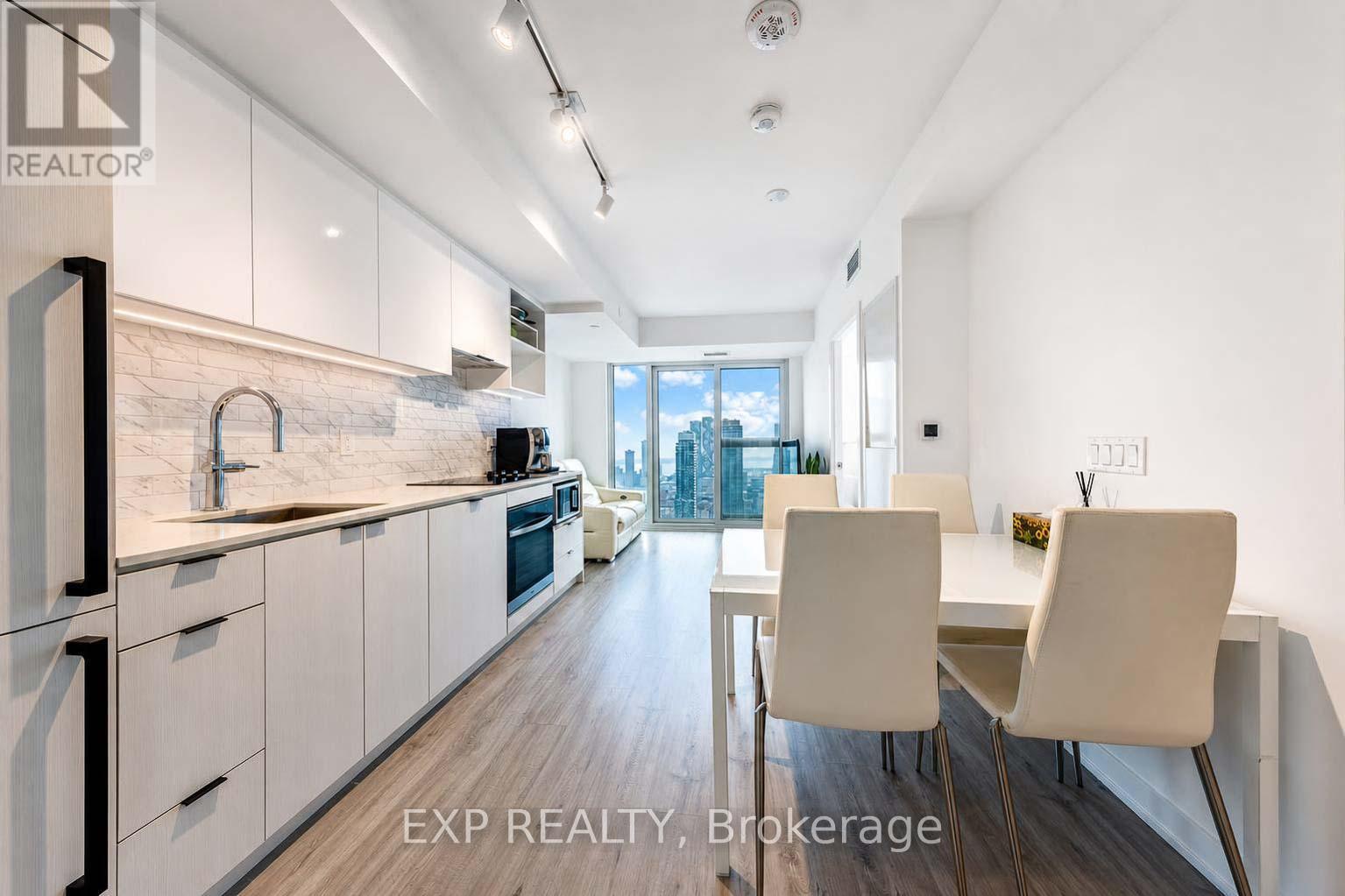 Residential in Toronto (Church-Yonge Corridor) 5