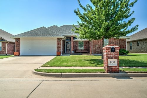 808 Canyon Drive, Yukon, OK, 73099 | Card Image