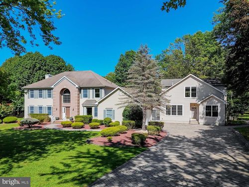 9 Preston Dr, MILLSTONE TOWNSHIP, NJ, 08535-1221 | Card Image