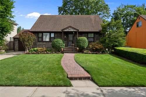 38 Hillvale Rd, Albertson, NY, 11507-1406 | Card Image